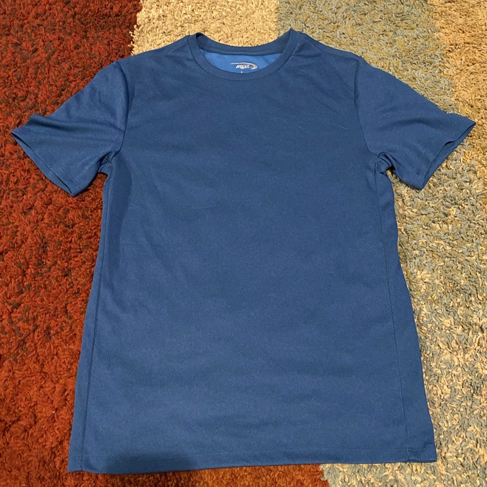 Men’s blue tshirt